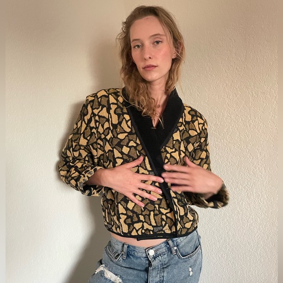 Funky looking jacket - Picture 3 of 5